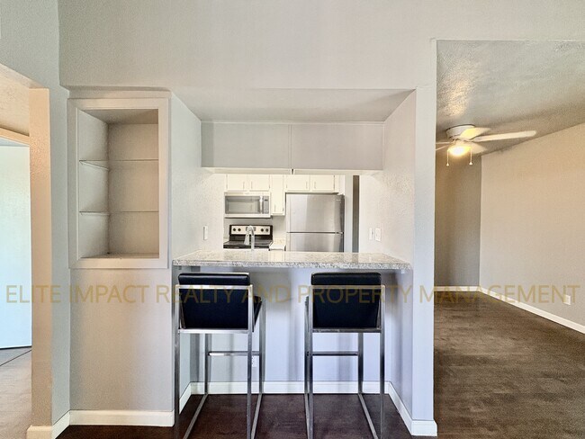 Foto del edificio - 1620 N Wilmot Rd