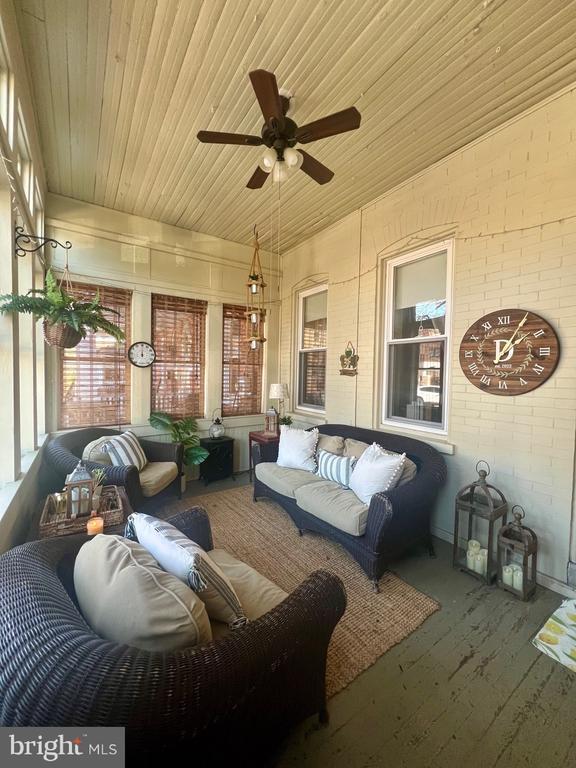 Building Photo - 1908 N Lincoln St