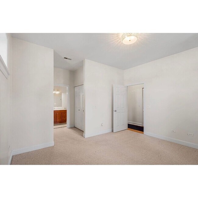 Foto del edificio - 2204 N Natchez Ave