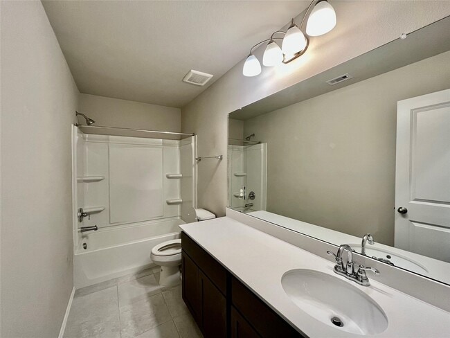 Foto del edificio - 8711 Windsong Trail Dr