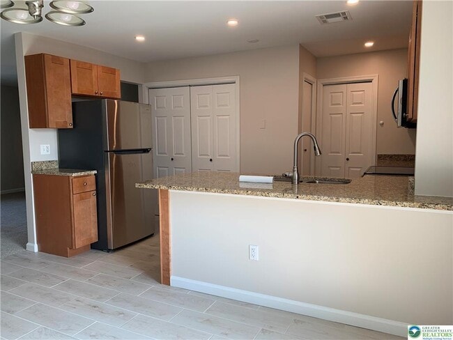 Building Photo - 1410 Primrose Ln