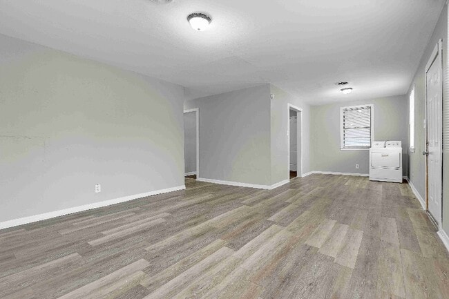 Building Photo - 3109 W 17th St