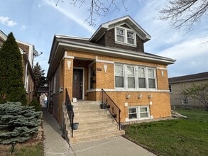 Building Photo - 3737 N Oconto Ave