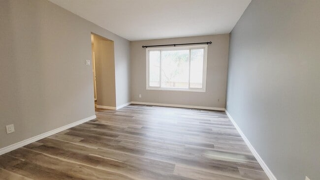 Building Photo - 268 Primrose Gardens