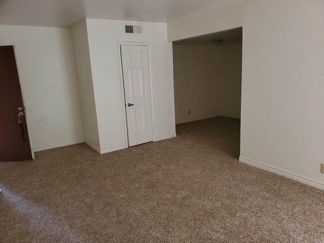 Foto del edificio - 4981 River Glen Dr