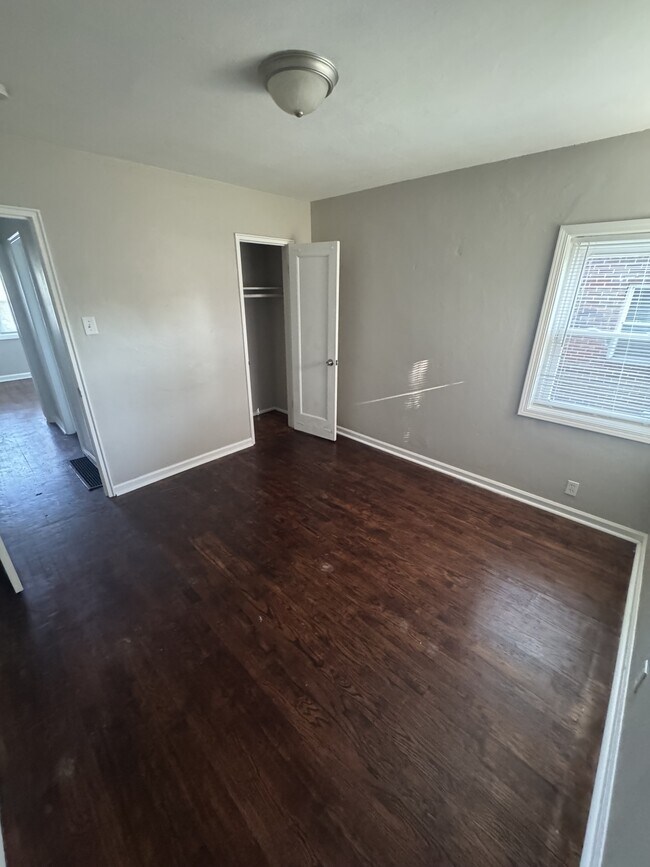 Building Photo - 6625 Thurston Ave
