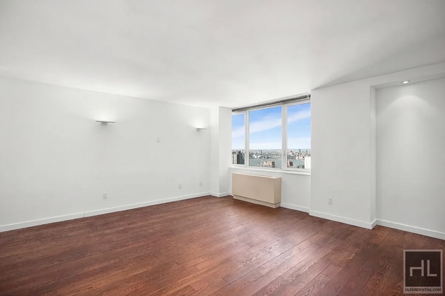 Building Photo - 322 W 57th St