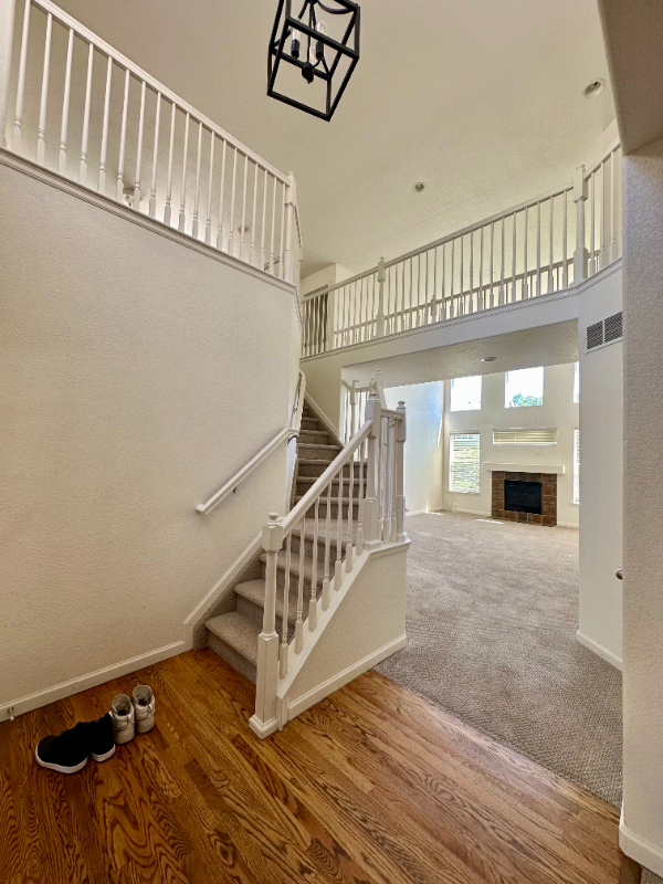 Building Photo - 1600 Naples Ln