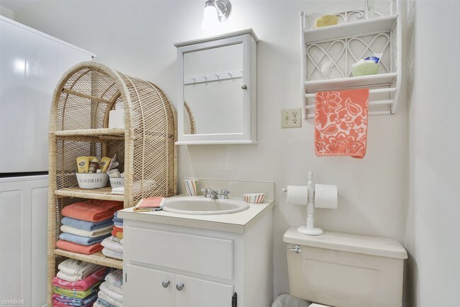 Building Photo - 1 br, 2 bath House - Sunny View