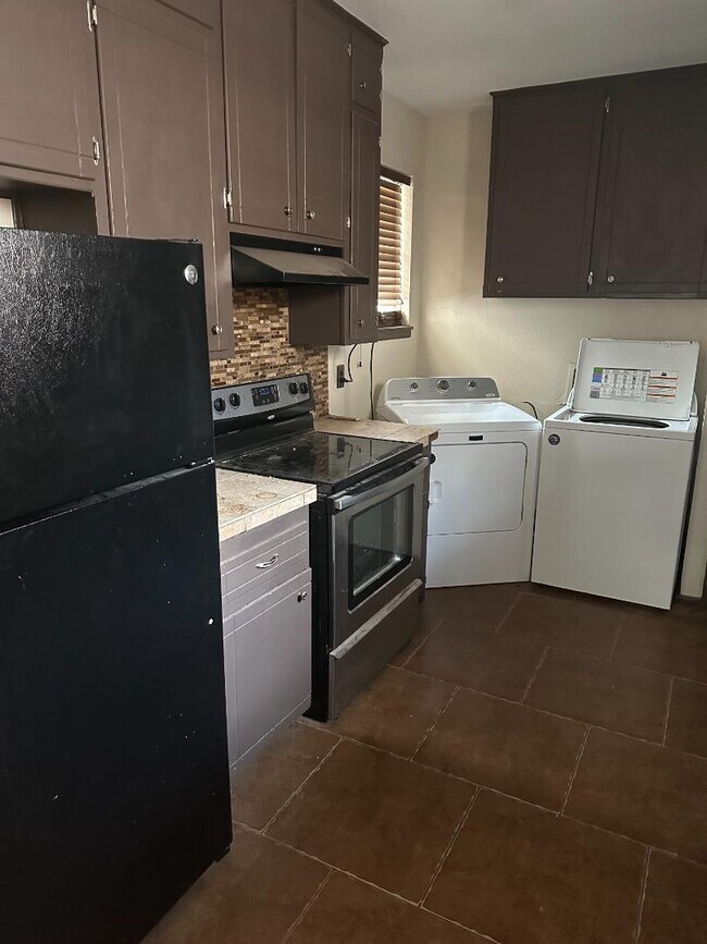 Foto del edificio - 616 N Elkhart Ave