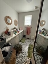 Building Photo - 1267 King St W