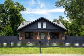 Building Photo - 227 Kershaw St NE