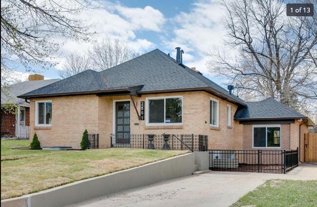 Foto del edificio - Gorgeous 4-bedroom with Spacious Yard and ...