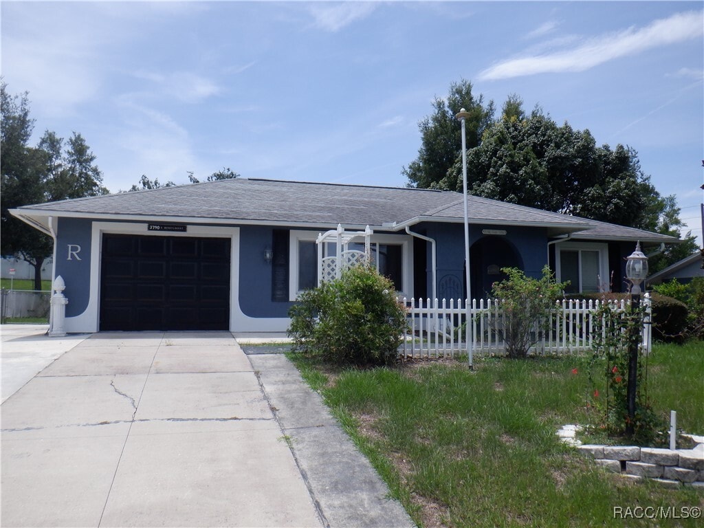 Primary Photo - 3790 N Honeylocust Dr