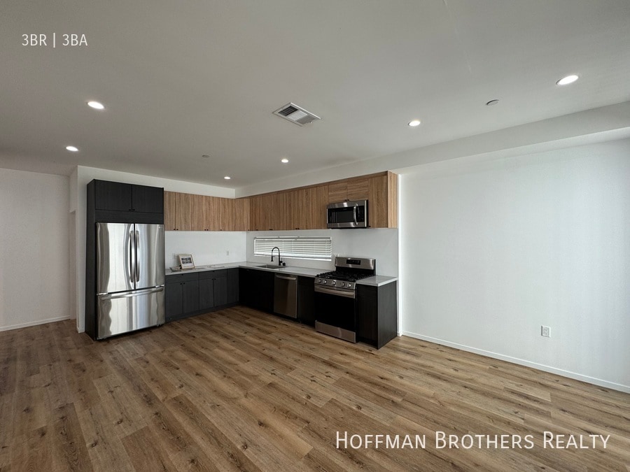 Foto principal - 660 Mariposa Ave