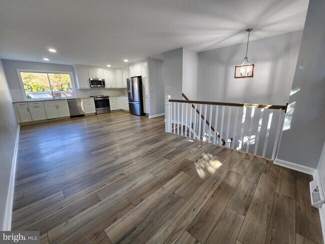 Building Photo - 332 Benfield Rd
