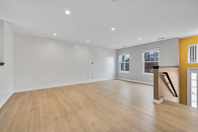 Building Photo - 953 Emerald Dr