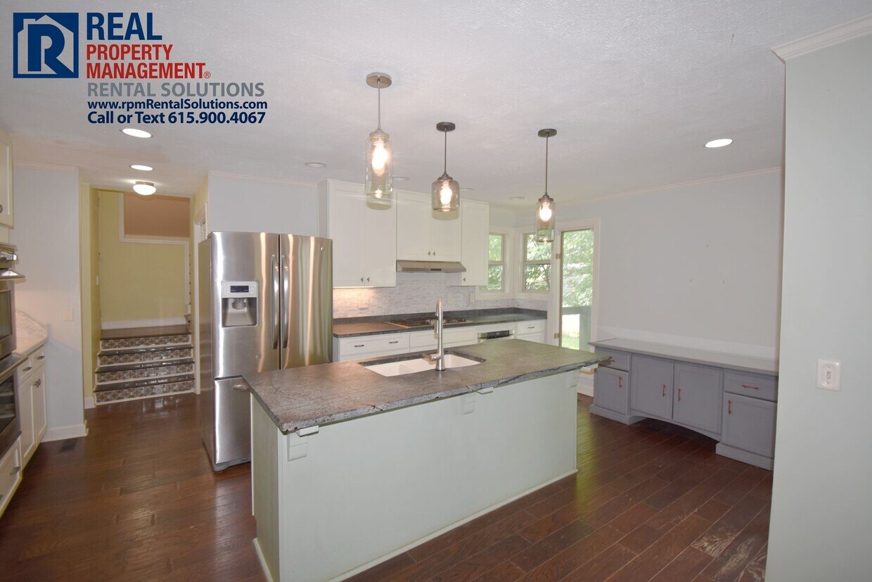 Primary Photo - 3 bd 2.5 bath in Brentwood! Attached garag...