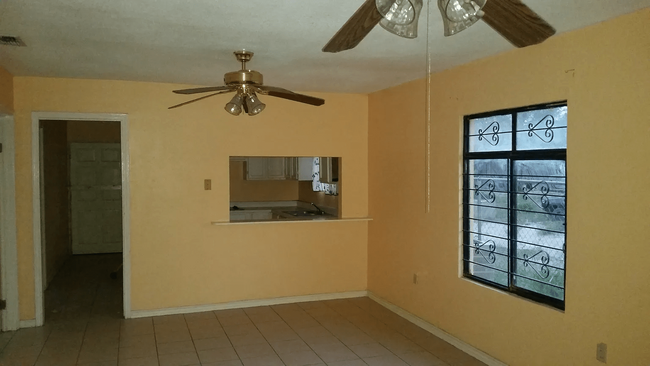 Foto del edificio - 1833 Patricia Ln
