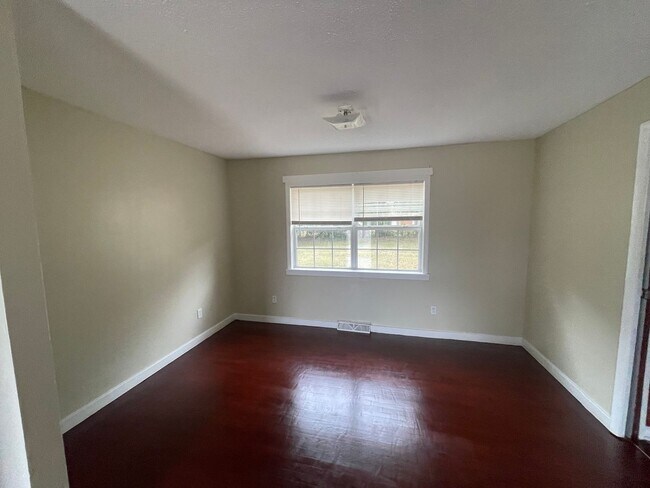 Foto del edificio - 532 10th Ave NW