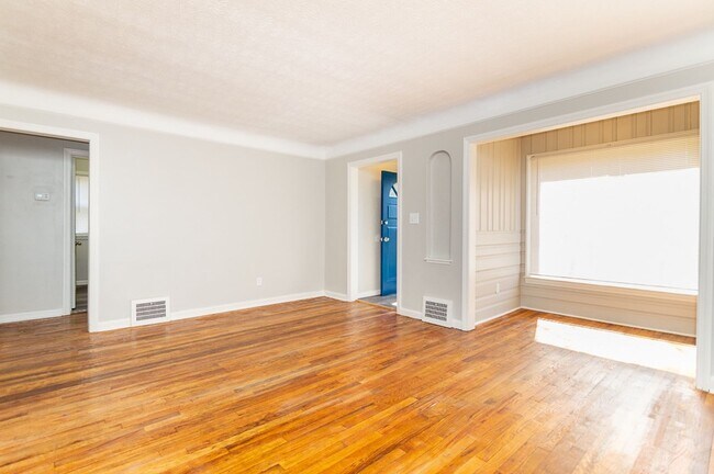 Foto del edificio - Renovated & Gorgeous 3 Bedroom 2 Bathroom ...