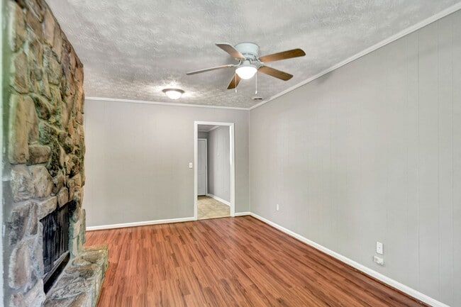 Building Photo - 80 Cedar Dr