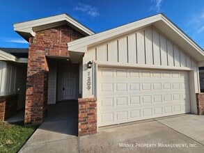 Building Photo - 1309 Bajada St