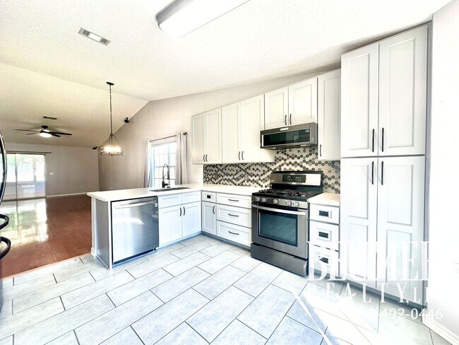 Foto del edificio - Solar Panel 3bd/2bath Home located Northeast Pensacola