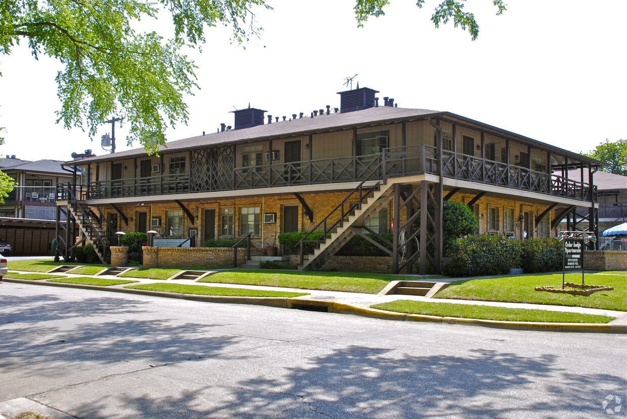 Building Photo - Cedar Lodge Apartments