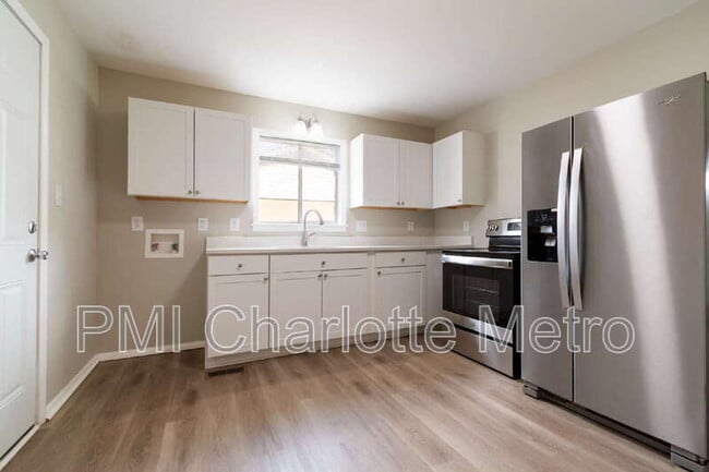 Building Photo - 4717 Monmouth Dr