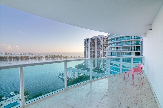 Foto del edificio - 2101 Brickell Ave