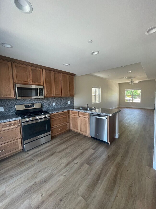 Foto del edificio - 2 bed, 2.5 bathroom Townhouse