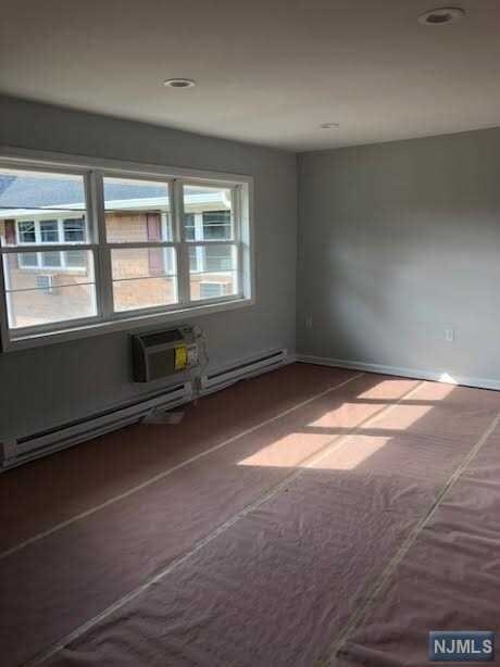 Building Photo - 231 N Maple Ave