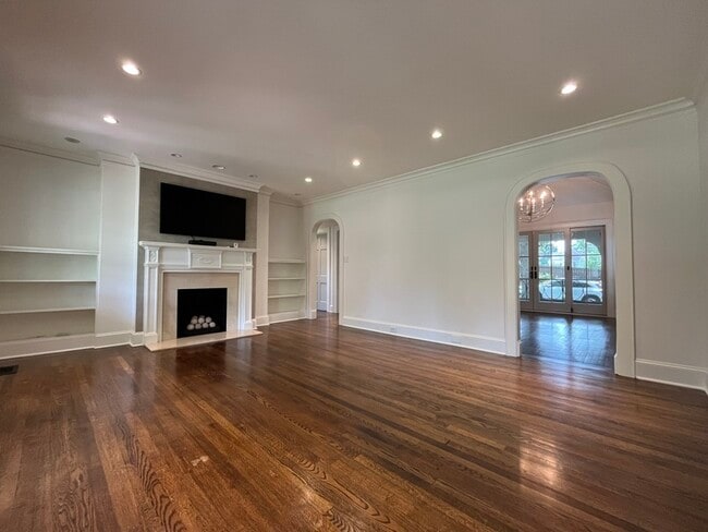Building Photo - 373 Hillside Ave