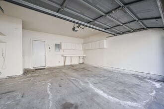 Building Photo - 338 Wilcrest Dr