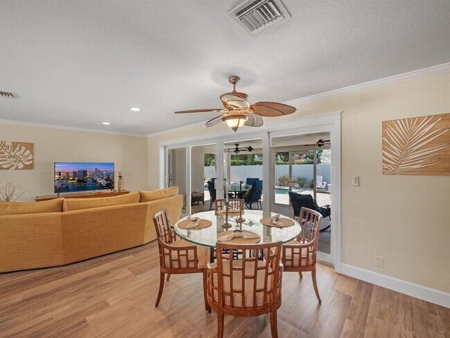 Building Photo - 2250 NE 35th St