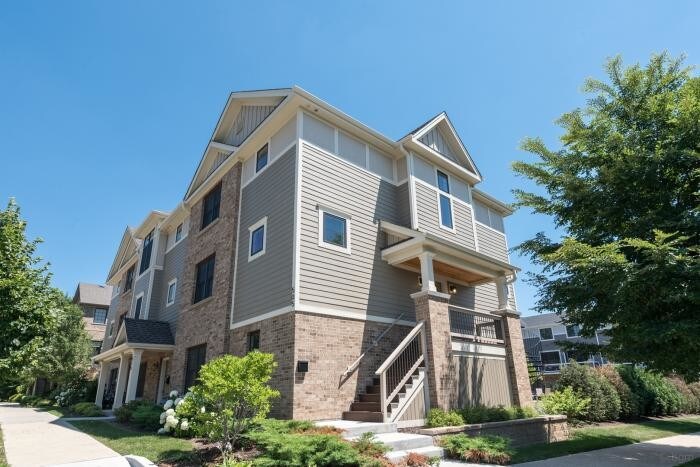 Foto principal - 3 bedroom in St. Charles IL 60174