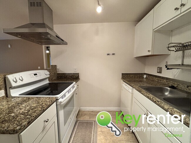 Foto del edificio - Cozy 1 Bedroom Triplex Near Downtown Tacoma and Pacific Avenue