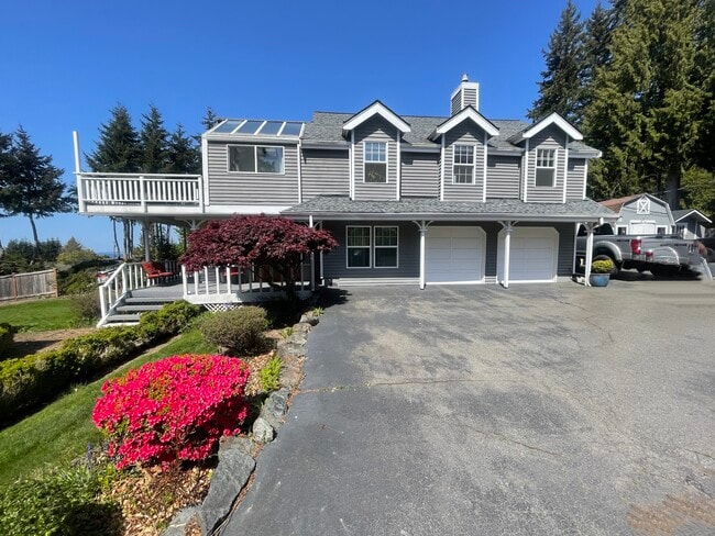 Two decks and 2 bay garage - 22224 98th Ave W