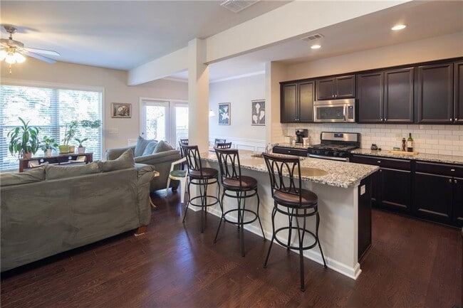 Foto del edificio - 2865 Maple Park Pl