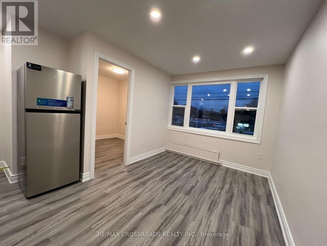 Building Photo - APT 1 - 1324B GERRARD STREET E