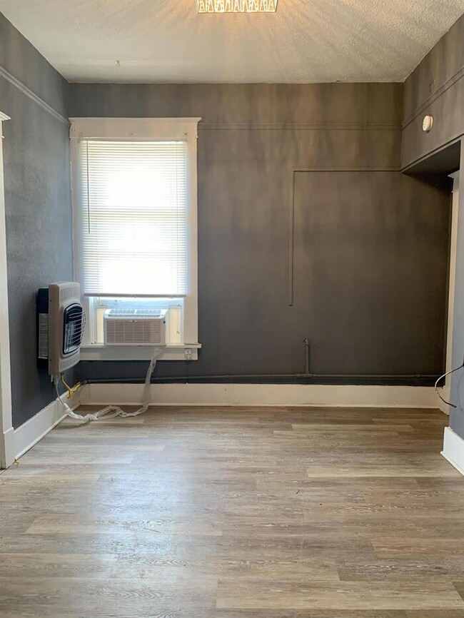 Building Photo - Cozy 1 Bedroom 1 Bath Apartment Near Downtown