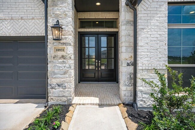 Building Photo - 10931 Maple Mist Dr