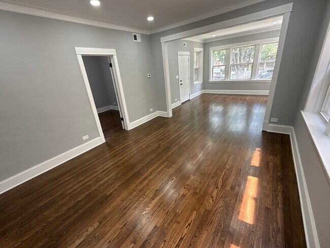 Foto del edificio - 2552 N Austin Ave