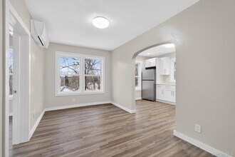 Building Photo - 303 Main St