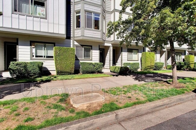 Building Photo - 8900 SW Elena Ln