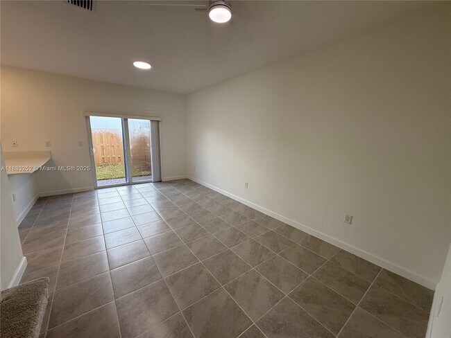 Foto del edificio - 2844 SE 26th Ter