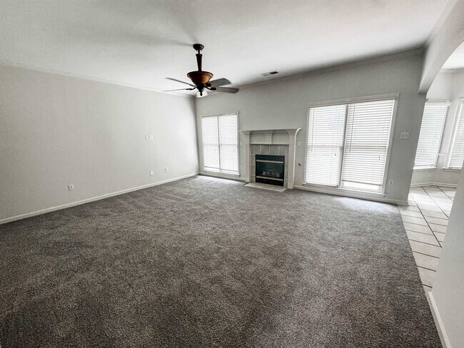 Foto del edificio - 335 Grand Steeple Dr