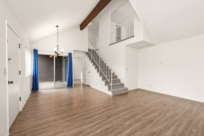 Building Photo - Condo for rent in Santa Barbara Near UCSB