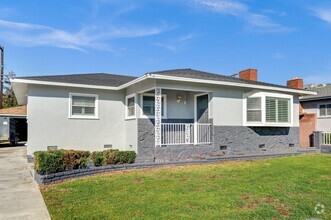 Building Photo - 1109 N Holmar Ave